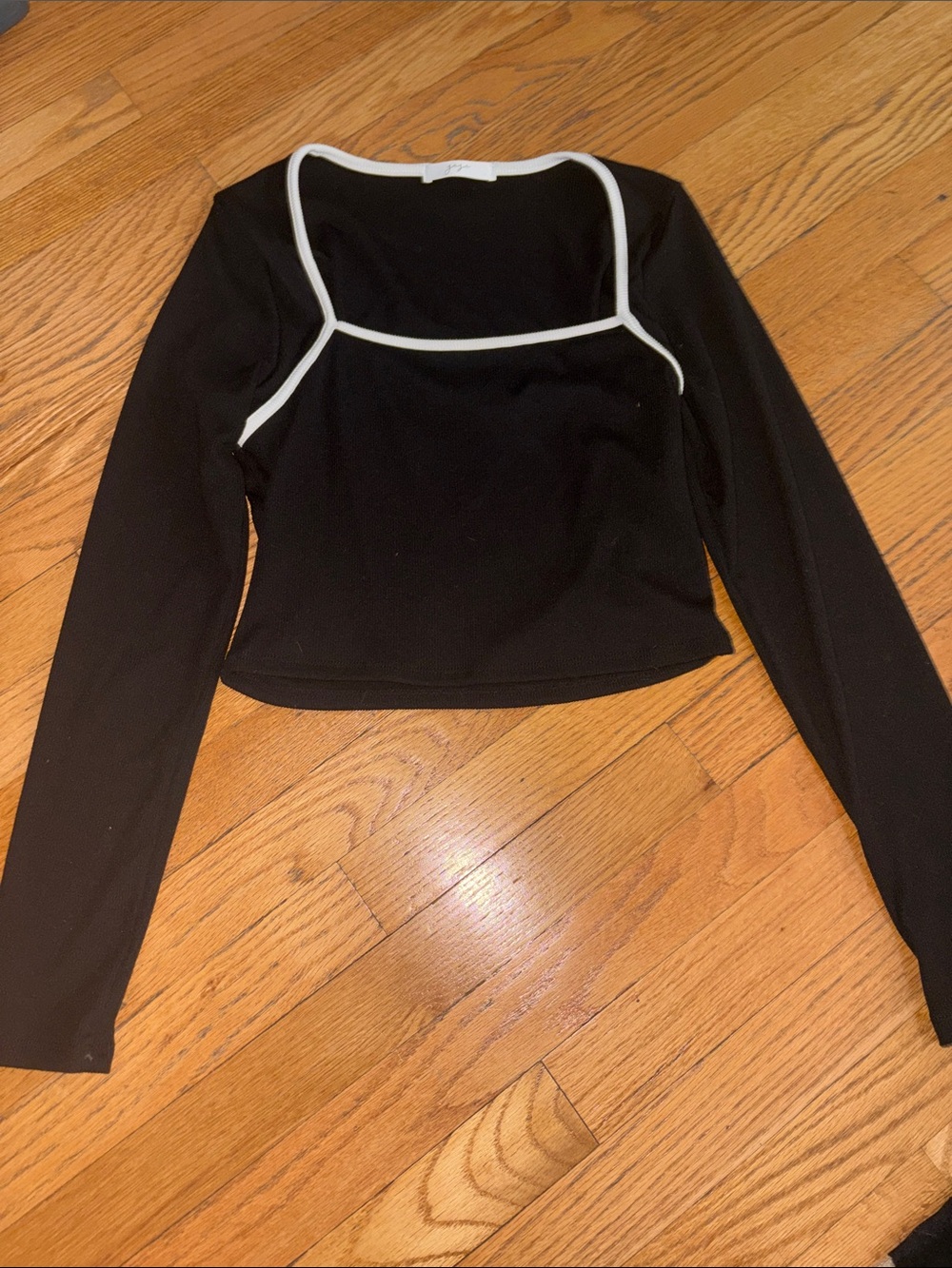Black Long-Sleeve Square Neck Top with White Piping